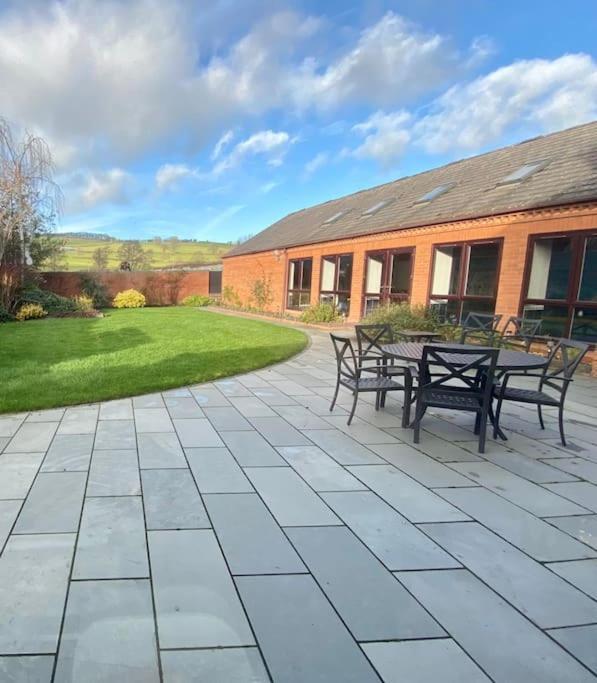 Vast, Elegant Home With Indoor Pool & Sauna Near Popular Golf Course Kington  Luaran gambar