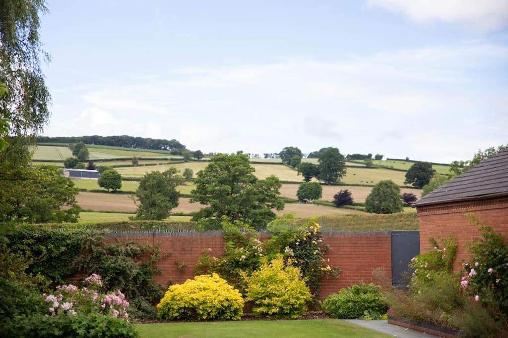Vast, Elegant Home With Indoor Pool & Sauna Near Popular Golf Course Kington  Luaran gambar