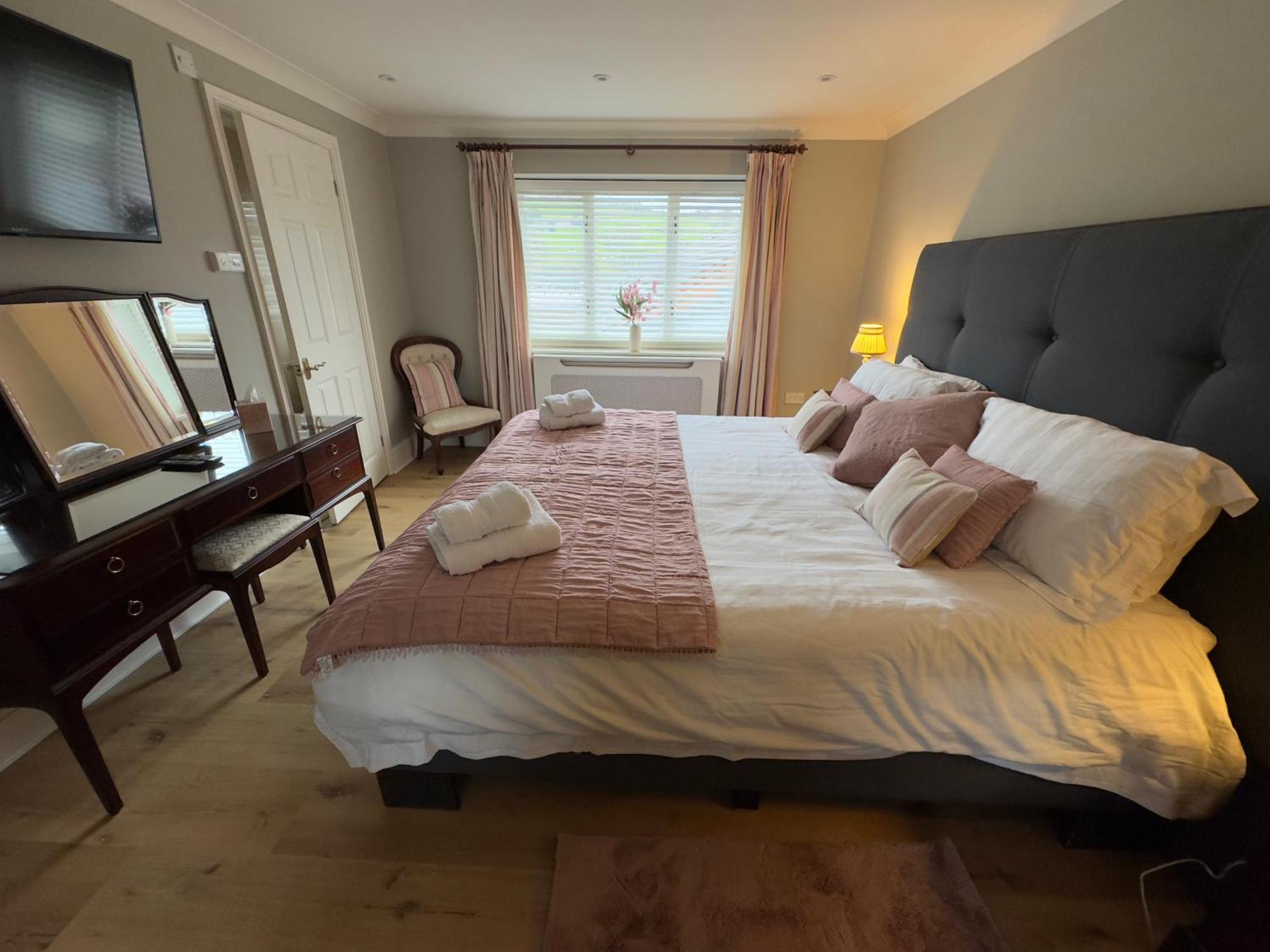 Vast, Elegant Home With Indoor Pool & Sauna Near Popular Golf Course Kington  Luaran gambar