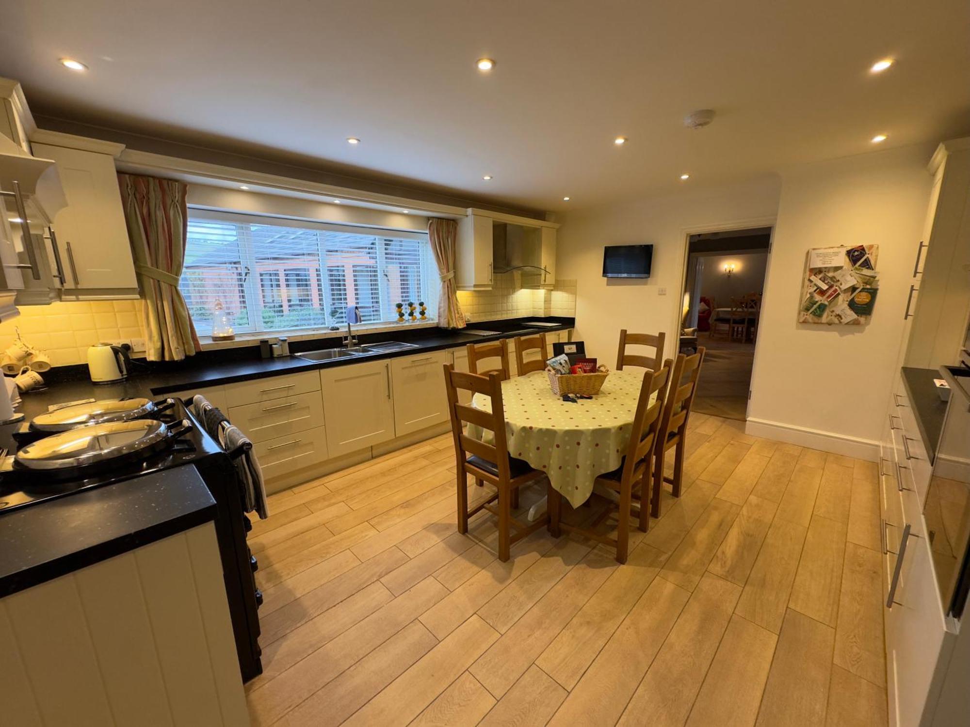 Vast, Elegant Home With Indoor Pool & Sauna Near Popular Golf Course Kington  Luaran gambar