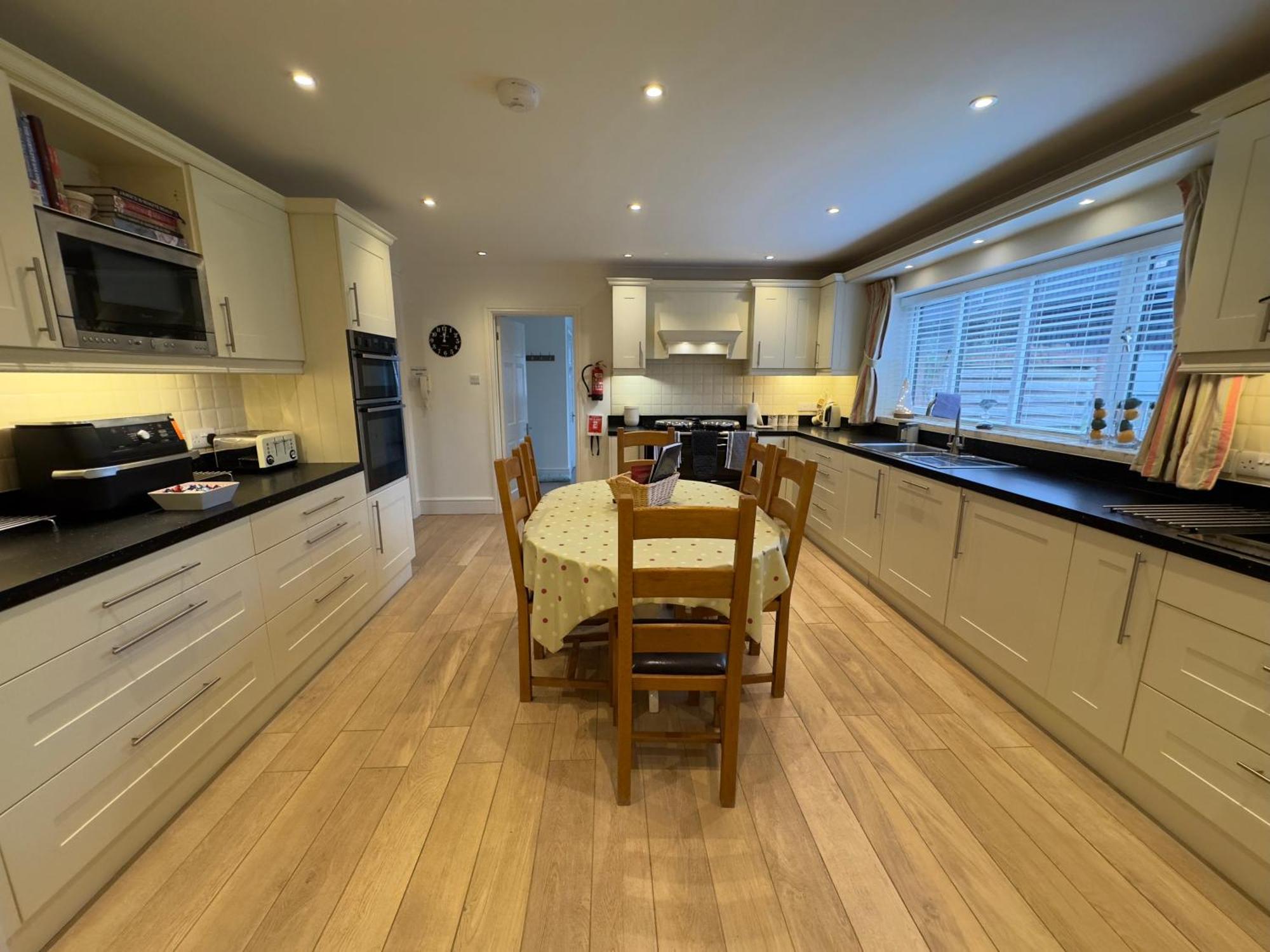 Vast, Elegant Home With Indoor Pool & Sauna Near Popular Golf Course Kington  Luaran gambar