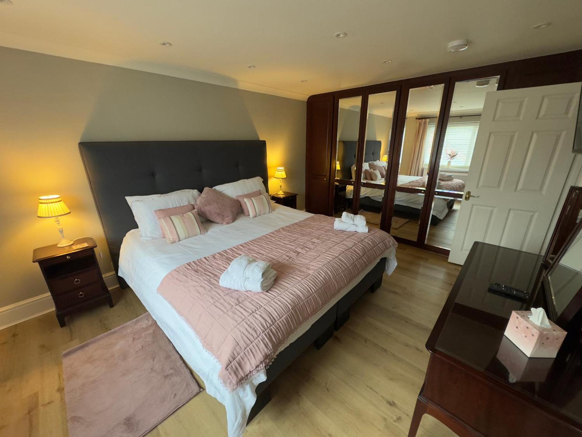 Vast, Elegant Home With Indoor Pool & Sauna Near Popular Golf Course Kington  Luaran gambar
