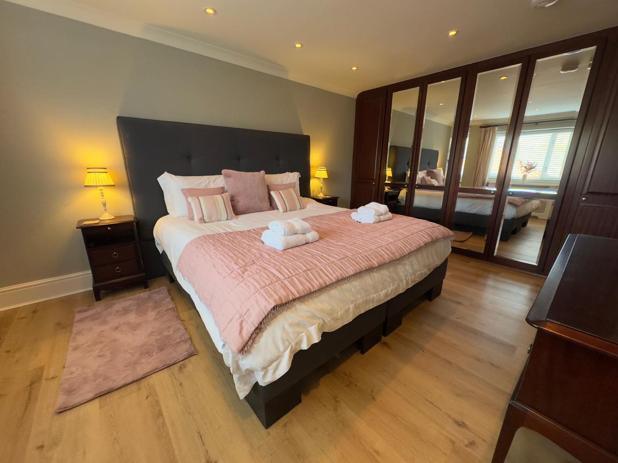 Vast, Elegant Home With Indoor Pool & Sauna Near Popular Golf Course Kington  Luaran gambar